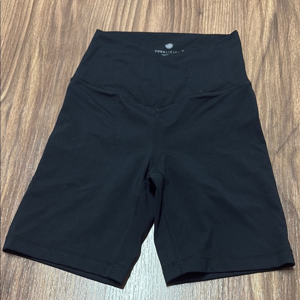 women’s biker shorts. black